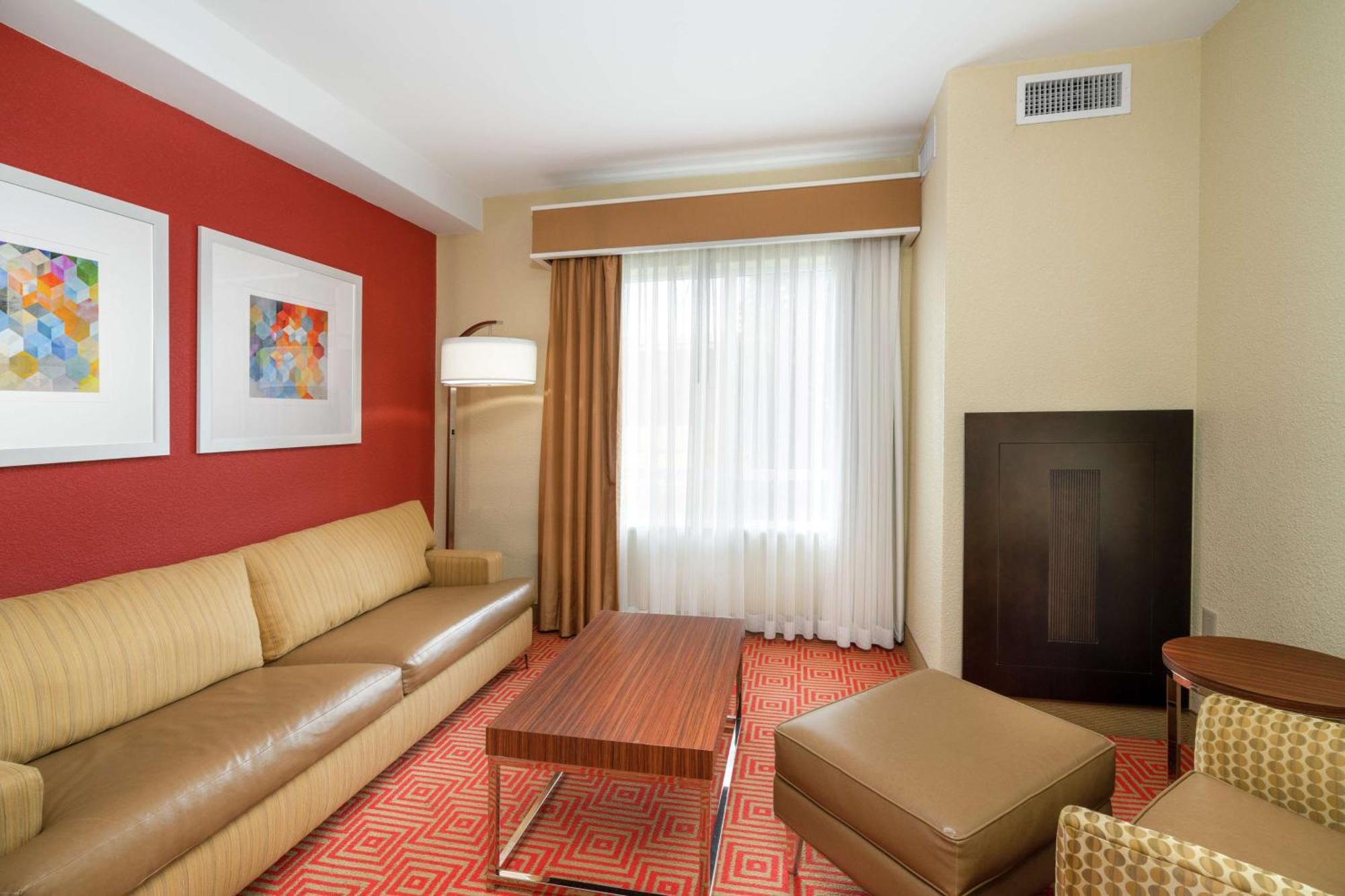 Hilton Garden Inn Долтон Экстерьер фото